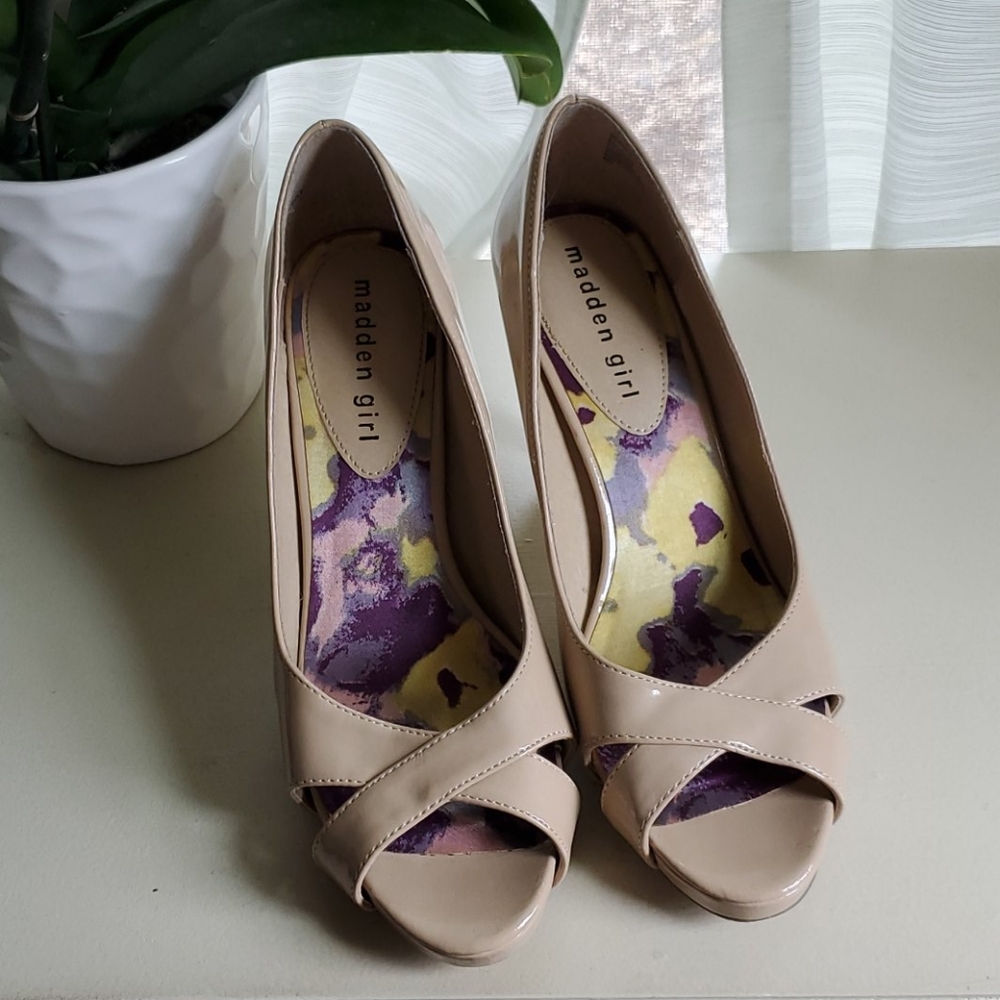Tan opentoed heels